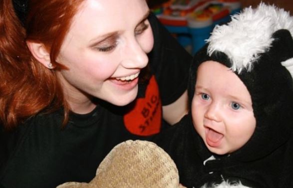 Childhood picture of Theodore Norman Howard-Gabel with his mother Bryce Dallas Howard